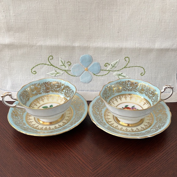 4 pc PARAGON by appointment to HM the Queen and HM Queen Mary 2 Cups and 2 - Picture 3 of 9